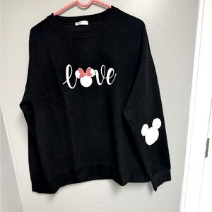 Minnie Large black sweatshirt.